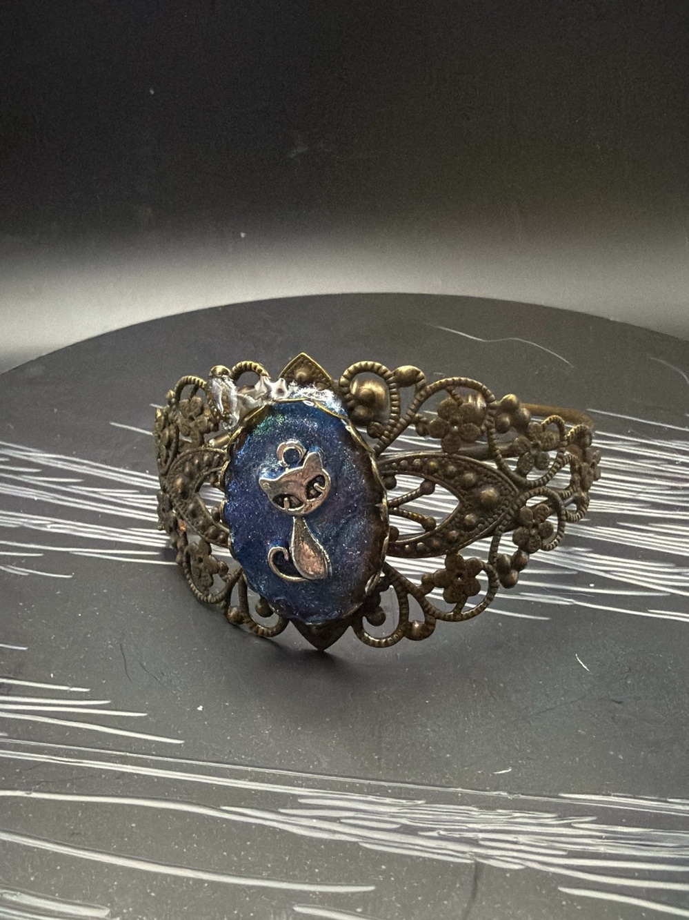 Antique Bronze Filigree Bracelet with Blue Cat Cameo Accent - Picture 3 of 3